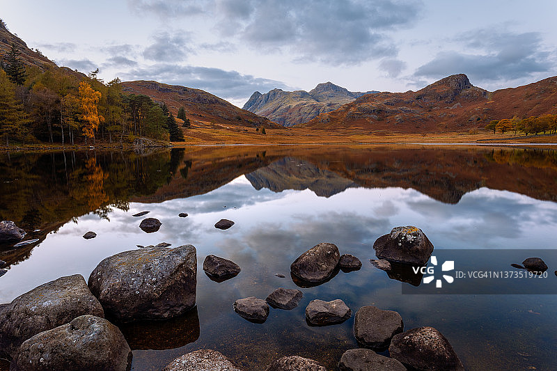 英格兰坎布里亚郡湖区大朗代尔布莱亚潭日落图片素材