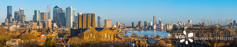 伦敦金丝雀码头泰晤士河日出全景图片素材