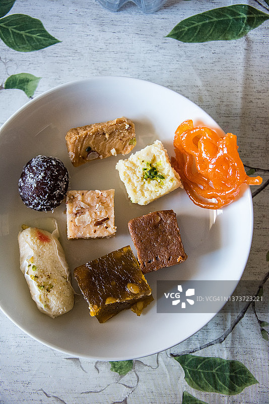 巴基斯坦糖果和蛋糕什锦图片素材