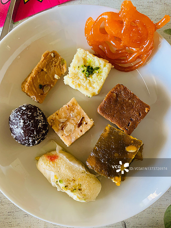 巴基斯坦糖果和蛋糕什锦图片素材