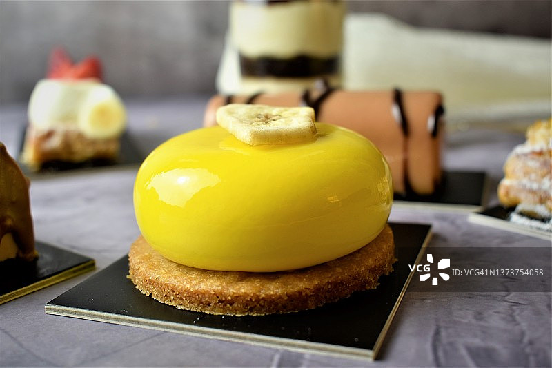 香蕉糖和牛奶糖图片素材