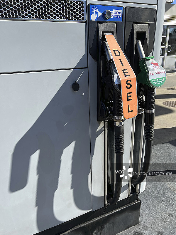 比尔加油站的柴油泵图片素材