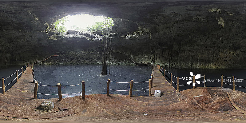 尤卡坦丛林中被遗弃的天坑360度拍摄图片素材
