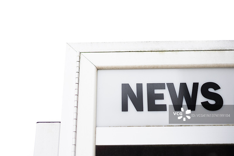 城镇广告牌上的“新闻”字样图片素材