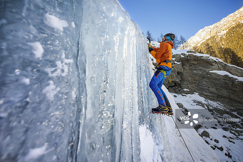攀冰者图片素材