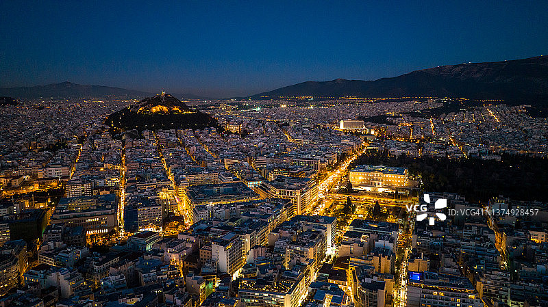 希腊雅典市中心和希腊议会夜景航拍照片图片素材
