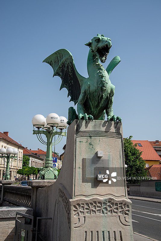 斯洛文尼亚卢布尔雅那的龙桥图片素材