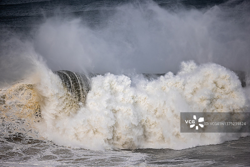 纳扎雷巨浪图片素材