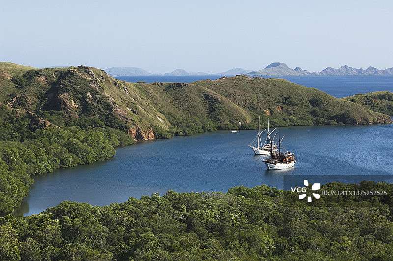 林加岛停泊的帆船图片素材