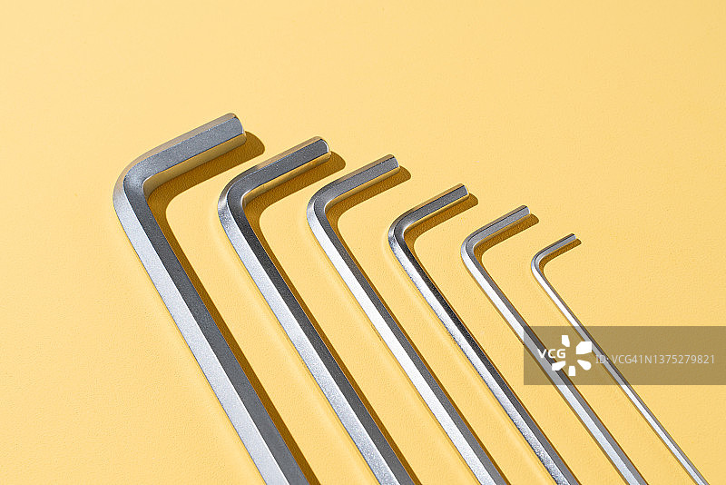 从大到小排列的内六角扳手图片素材