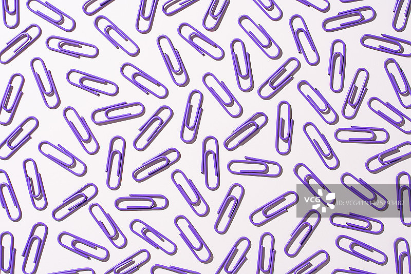 紫色回形针背景图片素材