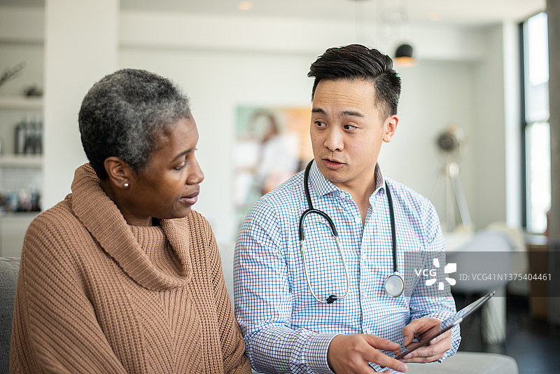 老年人居家护理图片素材