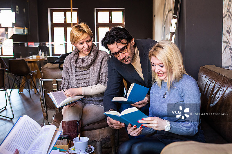 读书俱乐部乐趣图片素材