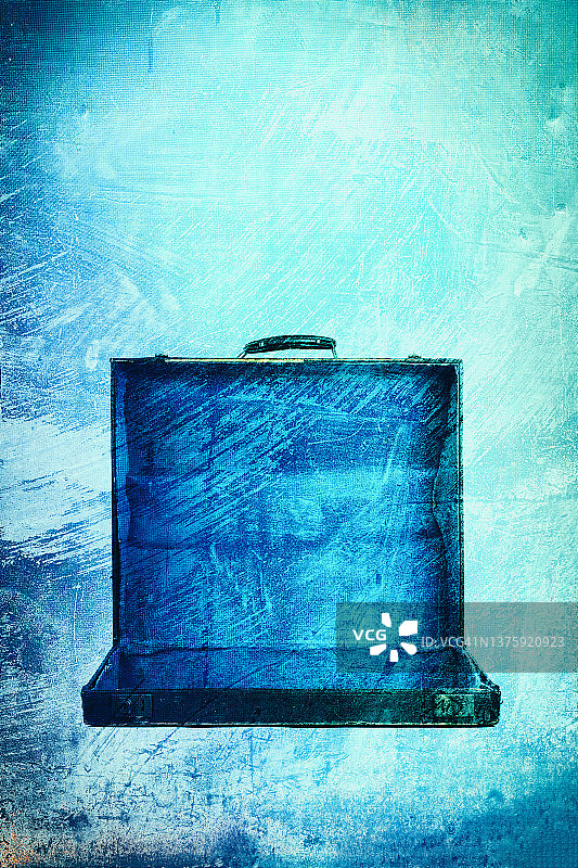 打开的蓝色盒子图片素材