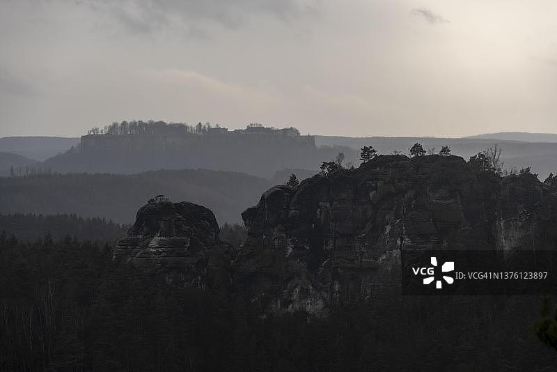 柯尼希施泰因要塞，易北河砂岩山脉，布拉格，捷克共和国图片素材