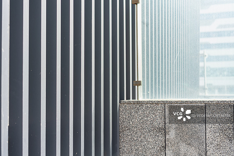 排气扇旁的大理石瓷砖特写图片素材