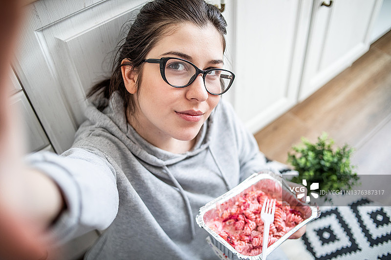 我喜欢吃我最爱的意大利面图片素材