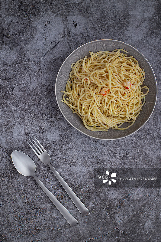 蒜蓉鲜虾意面图片素材