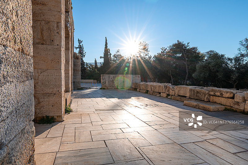 希腊雅典赫罗德·阿提库斯剧场前的阳光图片素材