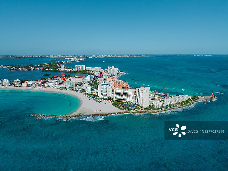 日落时坎昆酒店区航拍图片素材