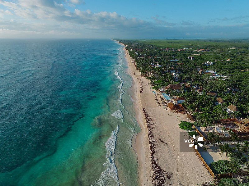 日落时图卢姆海滩航拍图片素材