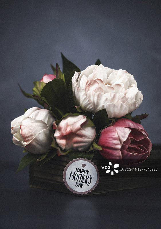 粉色牡丹与母亲节祝福的母亲节布置图片素材