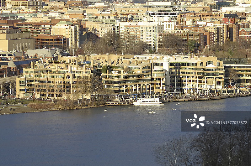 航拍美国华盛顿特区乔治敦滨水区日落图片素材