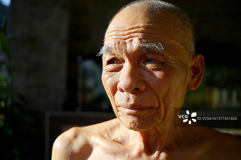 亚洲老年男性的身体部位图片素材