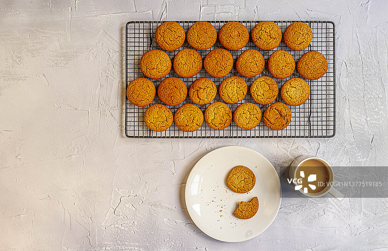 英国肯特郡利特尔本：姜饼和咖啡图片素材