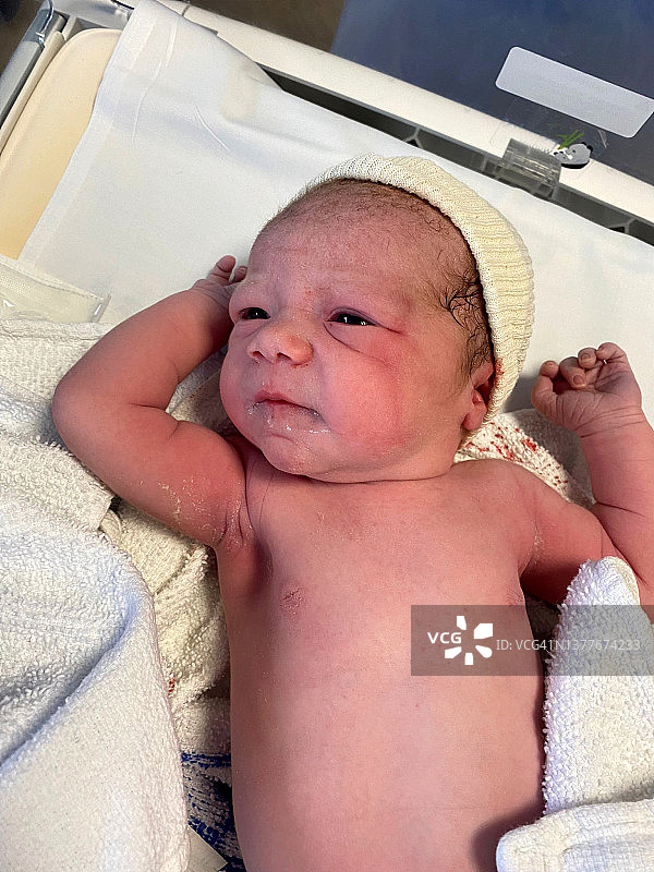 新生女婴图片素材