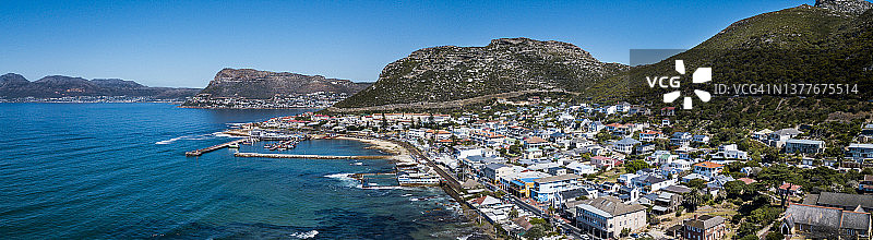 南非开普敦附近卡尔克湾村庄的鸟瞰图图片素材