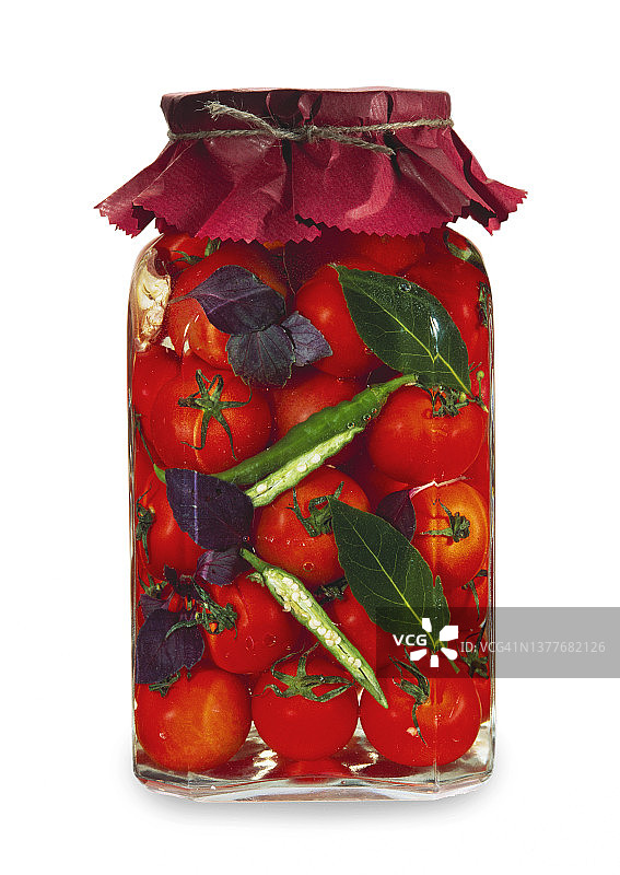 罐装腌制番茄和辣椒（纸盖用绳子系紧）图片素材
