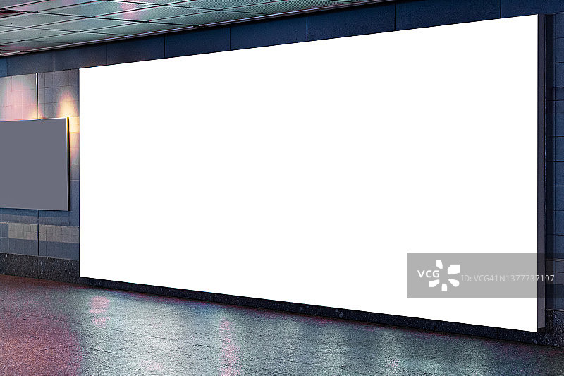 地铁上的空白广告牌图片素材