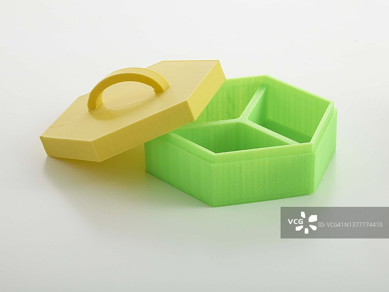 带盖3D打印宝箱图片素材