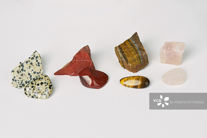 未经加工的鹅卵石图片素材