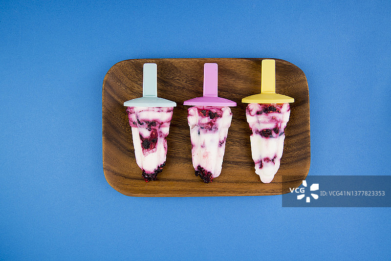 混合浆果棒棒糖图片素材