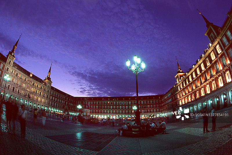 小镇广场黄昏景色图片素材