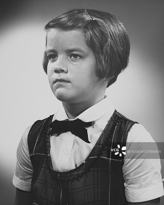 短发女学生图片素材