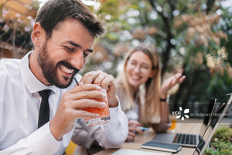 在工作中享受乐趣图片素材