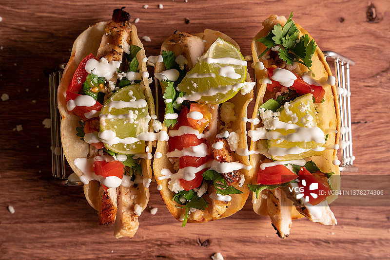 美味烤鸡肉街头玉米饼图片素材