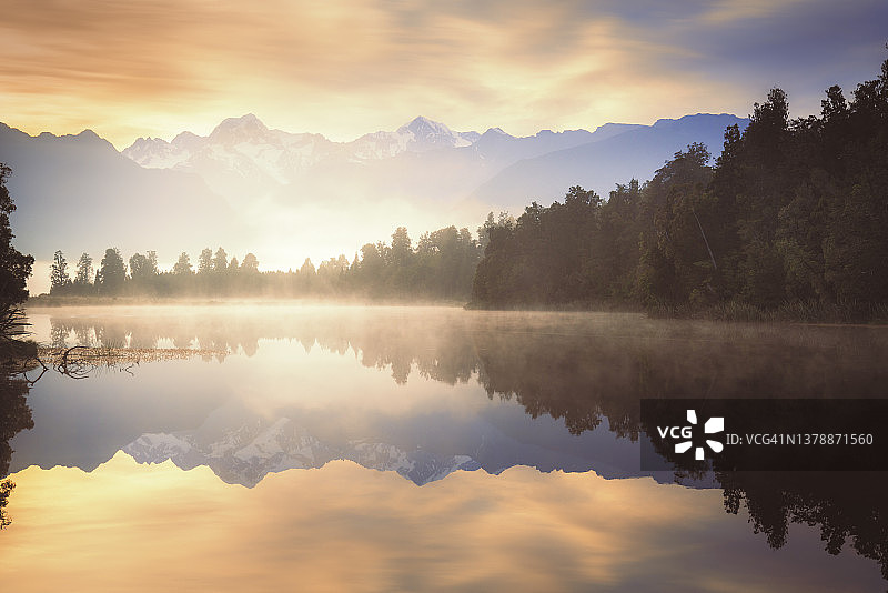 新西兰马瑟森湖库克山风景图片素材