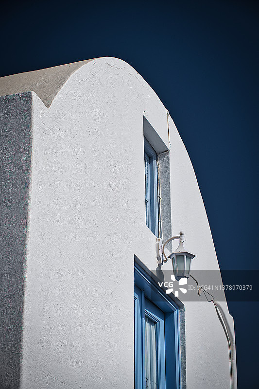 白色和蓝色天空图片素材