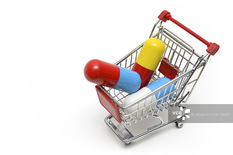 运输手推车里的大量药丸图片素材