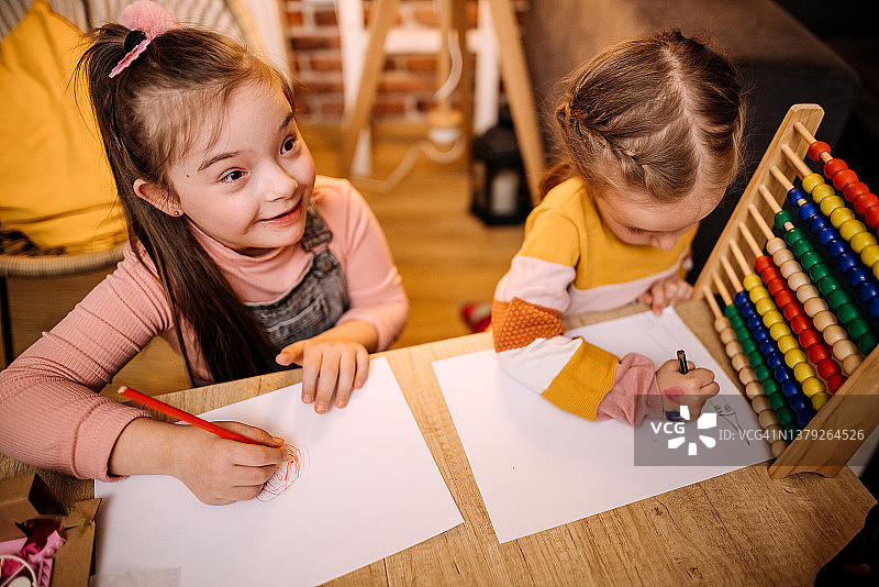 如果我们行动迅速，就可以玩耍图片素材
