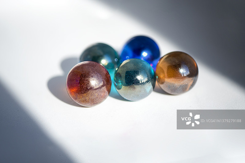 弹珠白色背景隔离图片素材