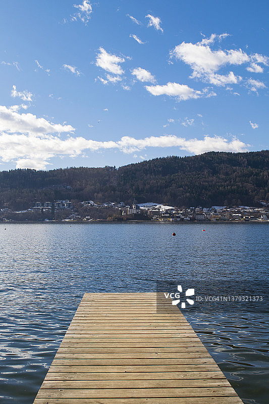 韦尔特湖栈桥，位于奥地利克恩顿州图片素材