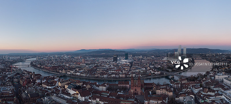 瑞士莱茵河畔巴塞尔市全景图片素材