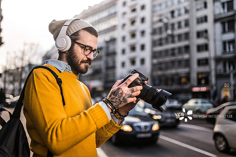 摄影师城市探索图片素材