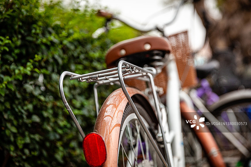 人行道上的自行车图片素材