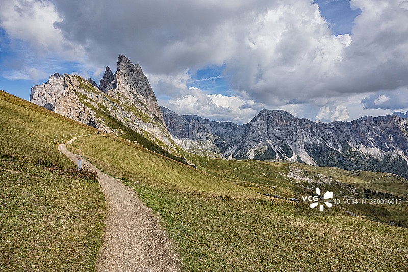 多洛米蒂山脉标志性的塞切达户外景观图片素材